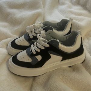 Beautiful shoes from SHEIN too small for me